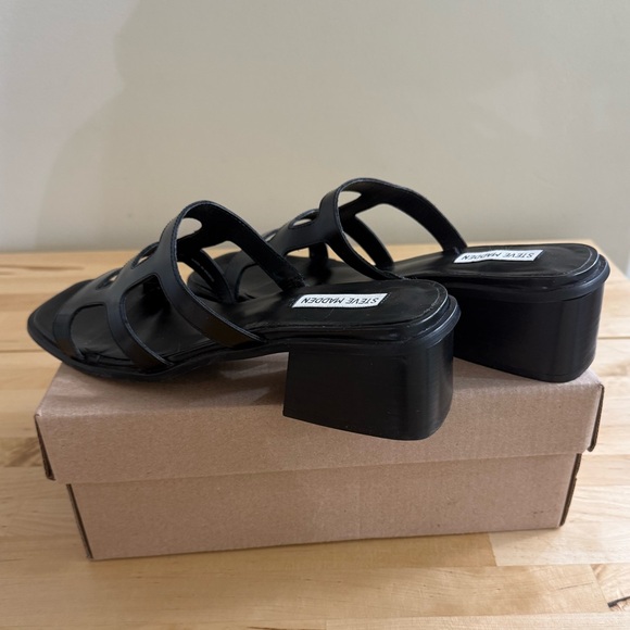 STEVE MADDEN BLACK CHUNKY HEEL SLIP ON SANDAL COMES WITH BOX - Picture 2 of 11